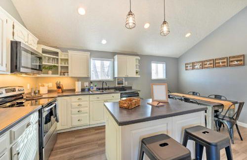 Centrally Located Pinedale Vacation Rental! - Photo 2