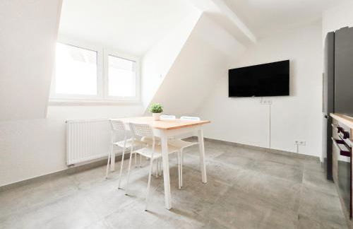 Tolstov Apartments - Monteurwohnung mit 3 Zimmern - Dachgeschoss - Parkplatz - Photo 10