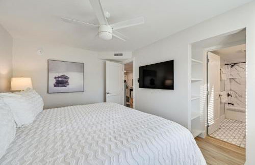 Sleek Coastal Abode 1 Block to Naples Beach! - Photo 16