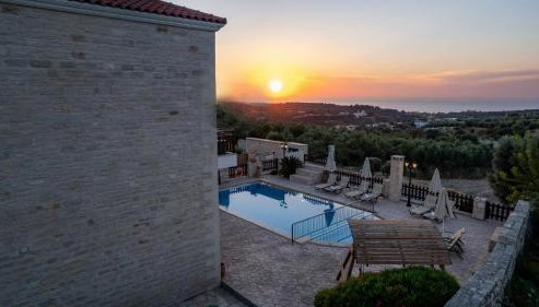 Family-Friendly Villa Erofili with Pool, Childrens Area & BBQ! - Foto 5