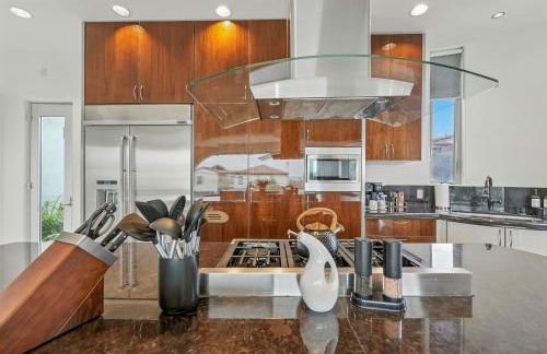 The Wave House! Custom Gem with Panoramic Views, Fire Pit, BBQ, Pool Table - Foto 62