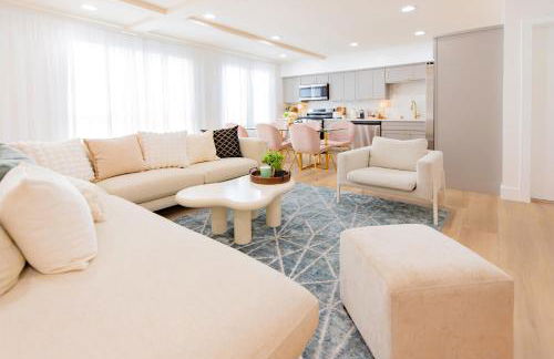 Grand 4-Bedroom - Brand New - Free parking and Patio - Photo 18