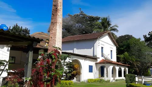 Casarão Miguel Pereira - Refúgio na Natureza com Lareira Externa, Piscina, Fondue e Amplo Jardim - 12 Min do Parque Terra dos Dinos - Foto 5