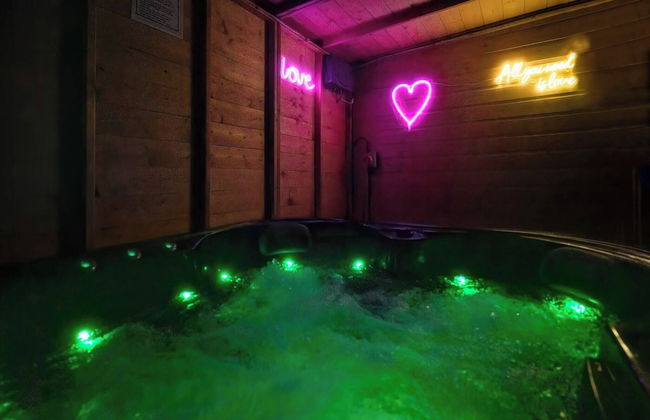 Family Holiday Home With Hot Tub Sleeps 8 - Foto 29