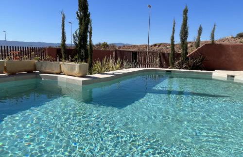 Estudio de diseño con piscina by Gloove - Foto 23