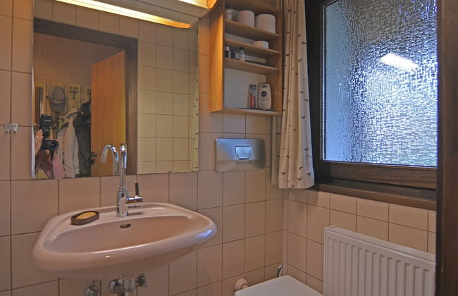 Furnished Bungalow With Peaceful Neighbourhood - Photo 16