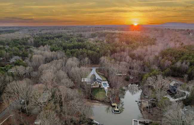 Take it to the Bank! by Avantstay New Pool + Hot Tub Sleeps 16 - Foto 14