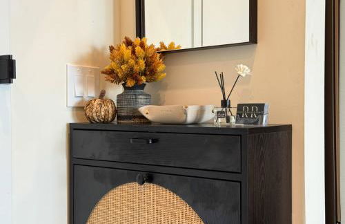 Luxury Stay Near NYC | Full Access to Amenities - Photo 17