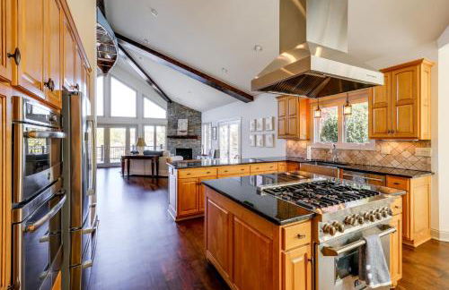 Lakefront Haven with Hot Tub and Game Room in Hickory! - Foto 11