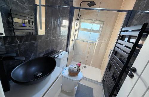 Cozy Escape Garden Flat - Photo 5