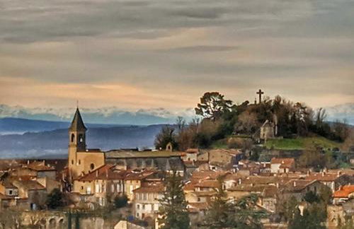 T2 Cosy, agréable fonctionnel et douillet, 1 lit 140 et un BZ , Wifi gratuit, boîte à clés, proche commerces et gare routière - Foto 17