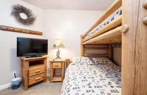 Lakeside Escape 2 BR with Hot Tub - Foto 17