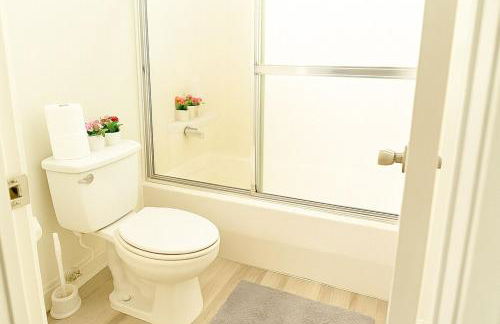 Spacious 2BR Townhouse - 3 Queens - Sleeps 8 - Foto 19