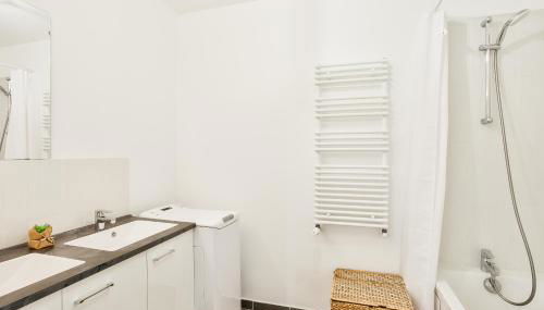 Chill 2 à Paris La Défense Arena - Foto 4, towels, Shower