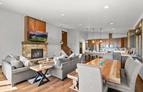 Snowghost Den-Luxury Ski In Ski Out Home Sleeps 9 with 3 Bedrooms 2 and a half Bathrooms and Private Hot Tub - Foto 1