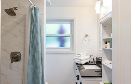 Sunny Side Island Retreat by Avantstay Backyard - Photo 58