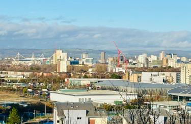 4 bed Townhouse with spectacular views 4 miles from Cardiff 10min drive or train journey to city centre - Photo 3