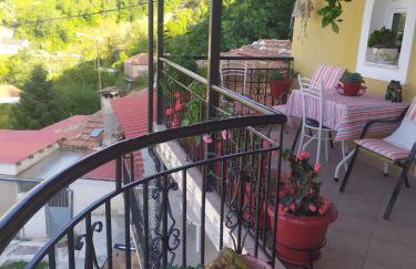 Dora's Home - Photo 3