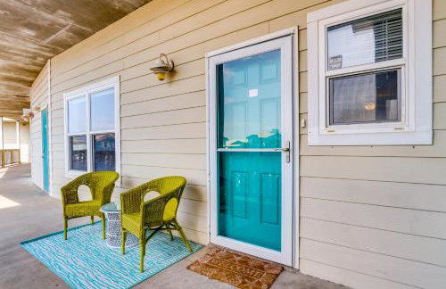 Bayfront Pensacola Beach Condo with Pool and Elevator - Foto 18