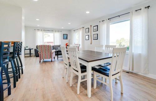 Dom Rodzinny Lakeview Getaway - Walk to Lake Huron - Photo 1