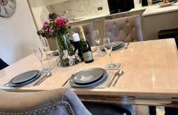 Luxury Pet Friendly 3 Bedroom Home with Copper Bath - Photo 7