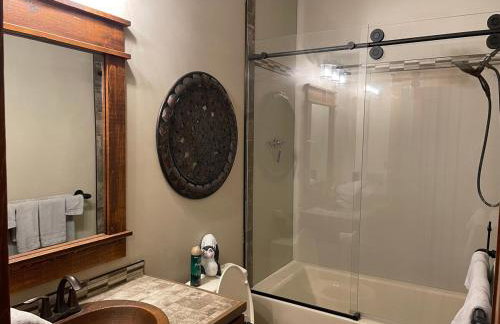 Woodsy and Private- Dream House on a 7 Acre Pond - Foto 17