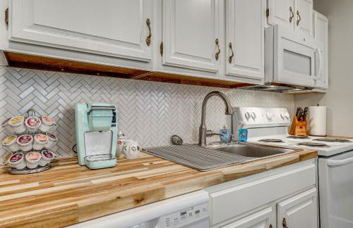 Wooded Couples Haven! 15 Mi to Wrightsville Beach - Foto 11