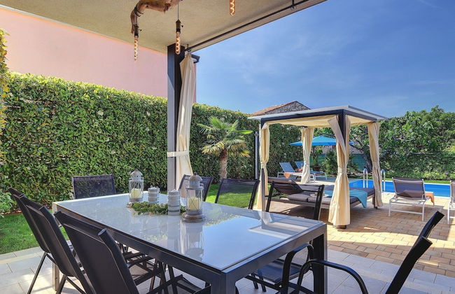 Modern Holiday Home in Novigrad With Pool - Foto 24