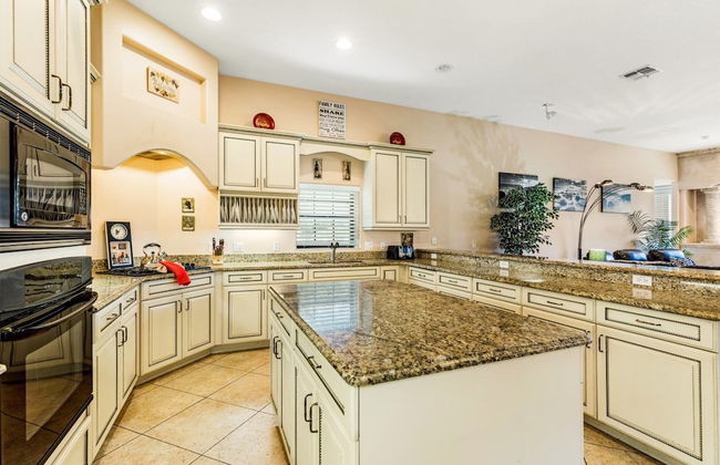 Stunning Large 7 bed Home With Private Pool, Spa, Balcony, Cinema Room, Fitness Suite and Able to see the Disney Fireworks - 467 - Foto 17