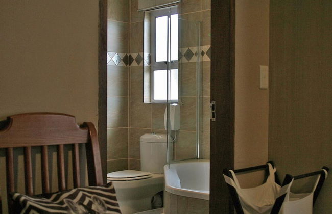 "room in B&B - Room for 6 - Amarachi Guesthouse in Swakopmund Namibia Near Beach and Malls!" - Photo 10