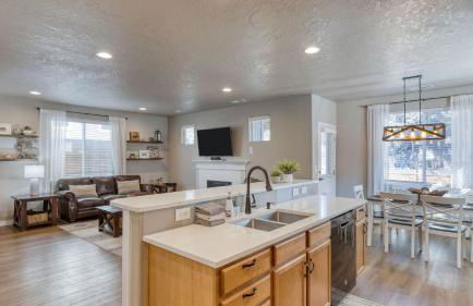 Old Mill Getaway by Avantstay Private Backyard w/ Hot Tub - Foto 30