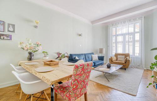 Grand 90m2 - 4 lits - Quartier Impérial - Gare 1 min - Photo 2