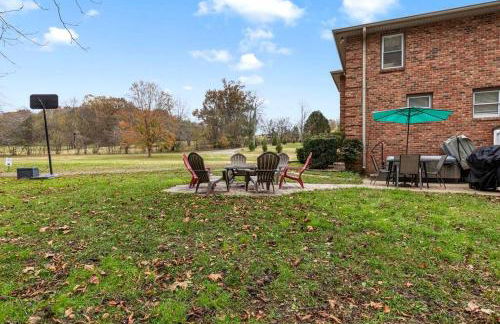 Peaceful Historic Villa with Hot Tub & Pool near Downtown Nashville, Tennessee - Photo 48