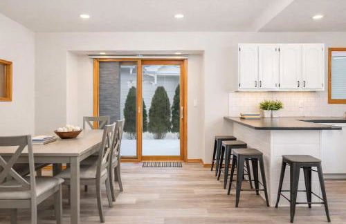 East Side 3 Br 2 full bath King Bed - Foto 8