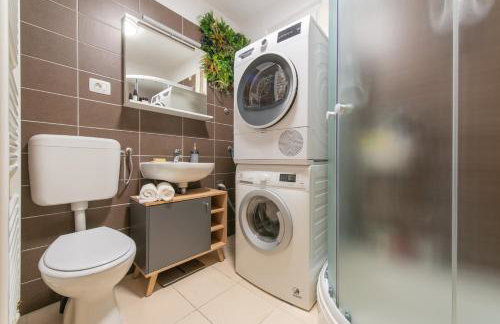 Holiday home Svilaja I Heated pool, family retreat - Photo 15