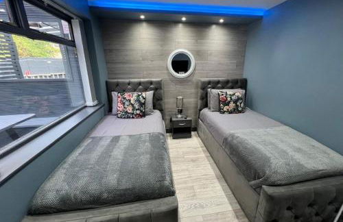 MODERN SUITES -5 Bedroom House- With FREE PARKING Birmingham city - Foto 51