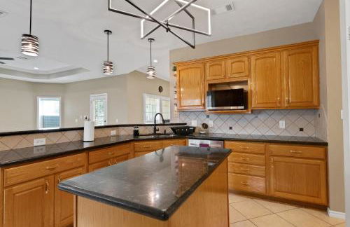 Luxury Home with Gourmet Kitchen - 3 Miles to A&M, Sleeps 14 - Foto 12
