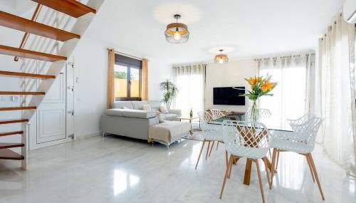 VILLA WITH 4 BEDROOMS AND PRIVATE HEATED POOL - Foto 4