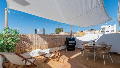 Urban Charm Rooftop Apartment with Vista - Photo 4