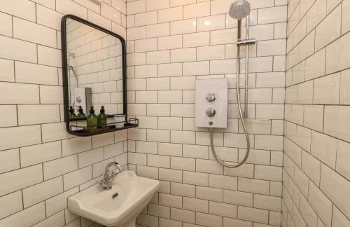 East House - Photo 24