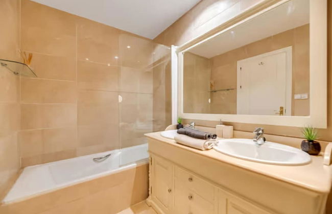 2 Bedrooms - Sleeps 4 - Garden and Pool With View - Photo 18