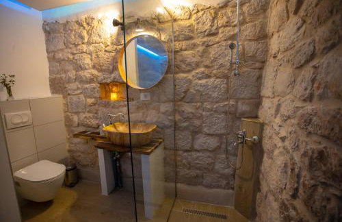 Charming stone house with private pool & jacuzzi - Holiday Home Vera - Photo 14