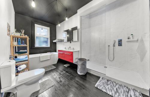 Lovely Split level 2 bedroom flat in NW London - Foto 35