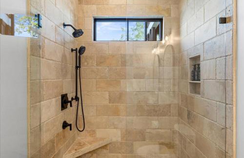 Luxe Lake Martin Home Pool Hot Tub Boat Dock - Foto 36