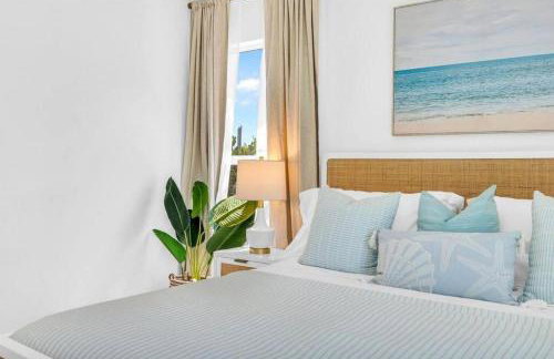 Lux Beachside 2nd Floor Condo 3 Steps to the Beach! - Foto 10