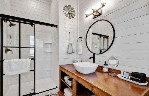 Wine Country Cottage With Scenic Hill Country Views - Photo 16