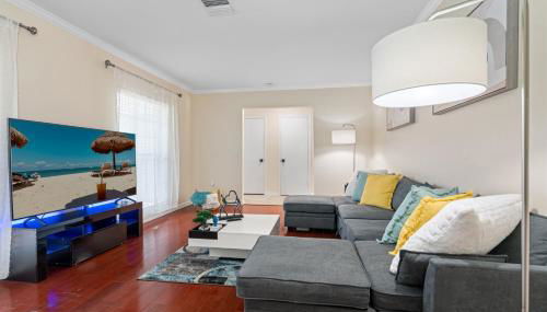 Spacious & Amazing Home w Big Pool and Patio - Photo 3