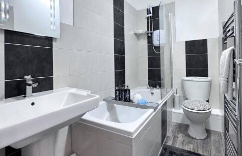 Sleek Skyward Serenity 2bed w Pool Table - Ystrad - Foto 12