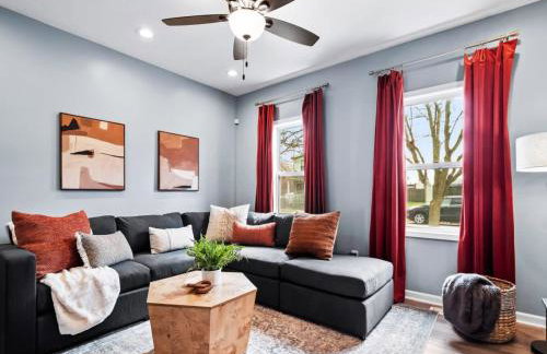 Hot Tub N64 Mins to Downtown Sleeps 8 - Foto 9