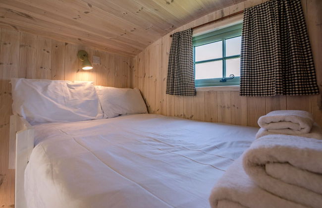 Honeysuckle Farm Hut 7 - Suffolk Farm Holidays - Foto 2